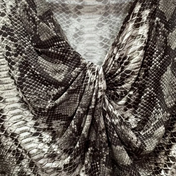 MICHAEL MICHAEL KORS LG. SLEEVELESS BLOUSE SNAKESKIN PRINT - Picture 2 of 9
